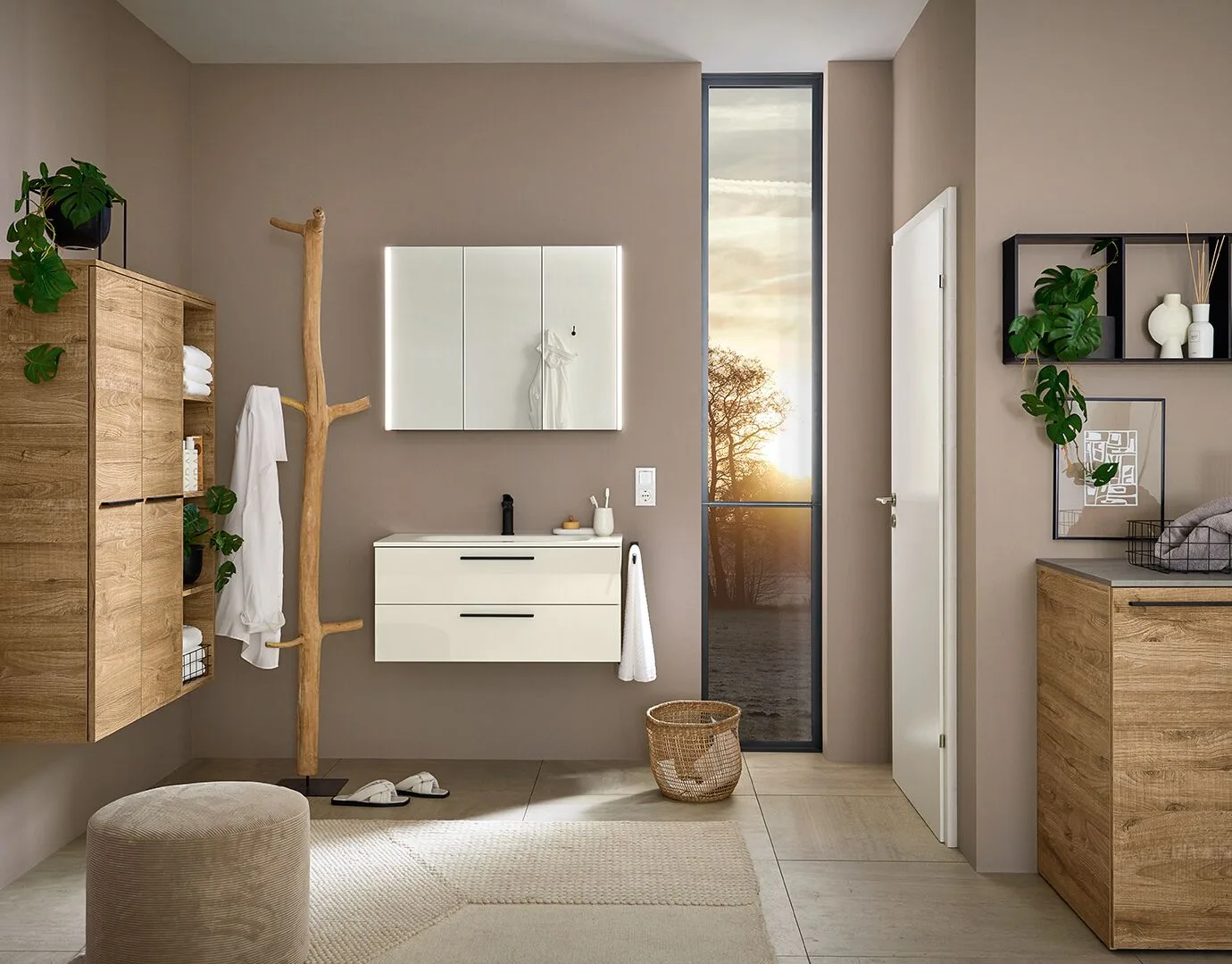 Greige, Sandbeige, Salbei oder Carbon: Welche Farbe passt ins Bad?