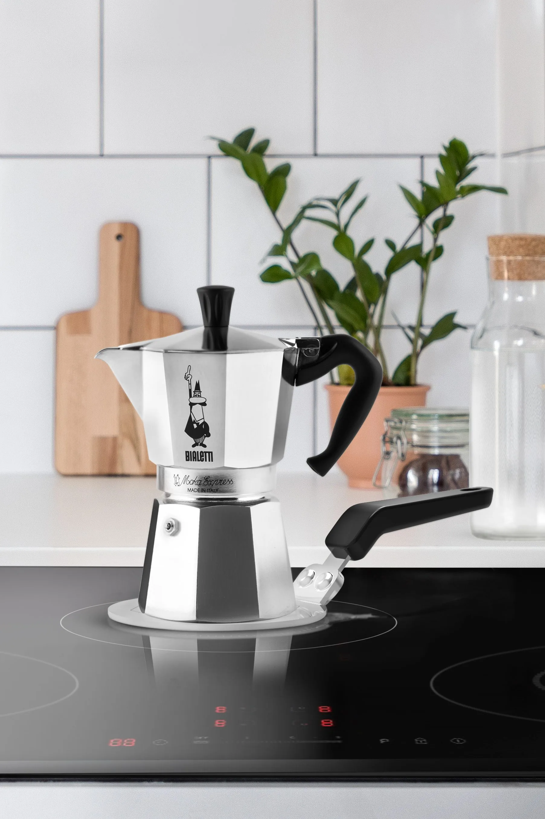 Bialetti Induktions-Adapterplatte mit aufgesetzter Moka Express